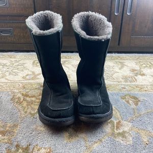 UGG Downtown Black Suede Sheepskin Boots Size 7